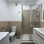 Spacious 4 Bedrooms For Family Or Several Friends דירה
