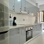 Spacious 4 Bedrooms For Family Or Several Friends *
